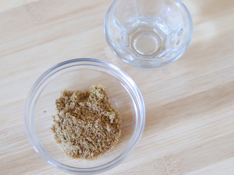 ground flax seed (flaxseed meal) and water for preparing a flax egg
