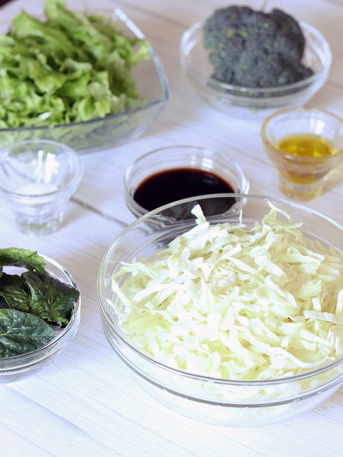 healthy chopped veggies for making green salad recipe at home (weight-loss salad)