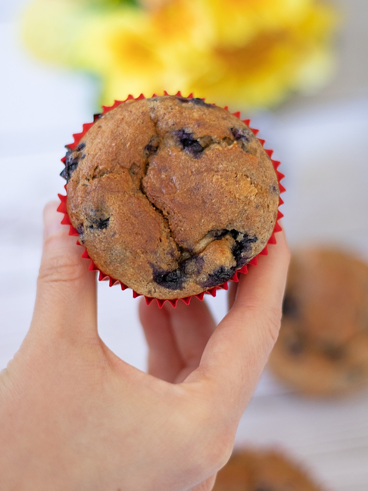 Simple and easy muffins with spelt flour, frozen blueberries and bananas for dessert or snack