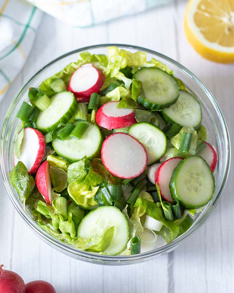 Weight-loss side dish salad idea with fresh vegetables with lemon vinaigrette dressing 