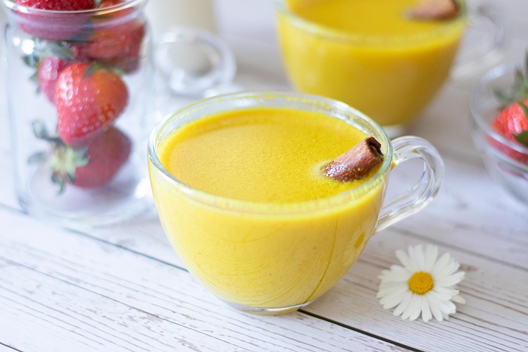 Golden milk turmeric latte recipe. No sugar, no dairy, no caffeine, no coffee. Creamy healing drink.