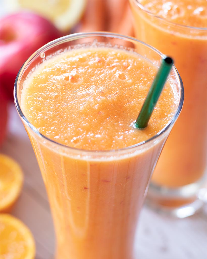 Good refreshing smoothie for clean eating, plant-based weight-loss diet 