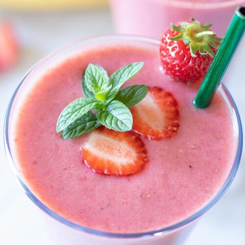 Vegan strawberry banana smoothie