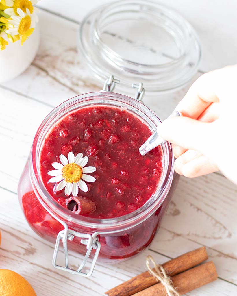 cranberry sauce health benefits spiced with cinnamon and orange