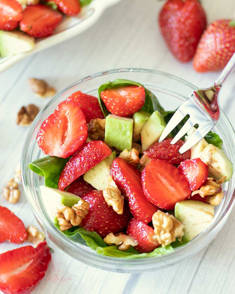 spinach strawberry avocado walnut salad recipe for weight loss and flat belly