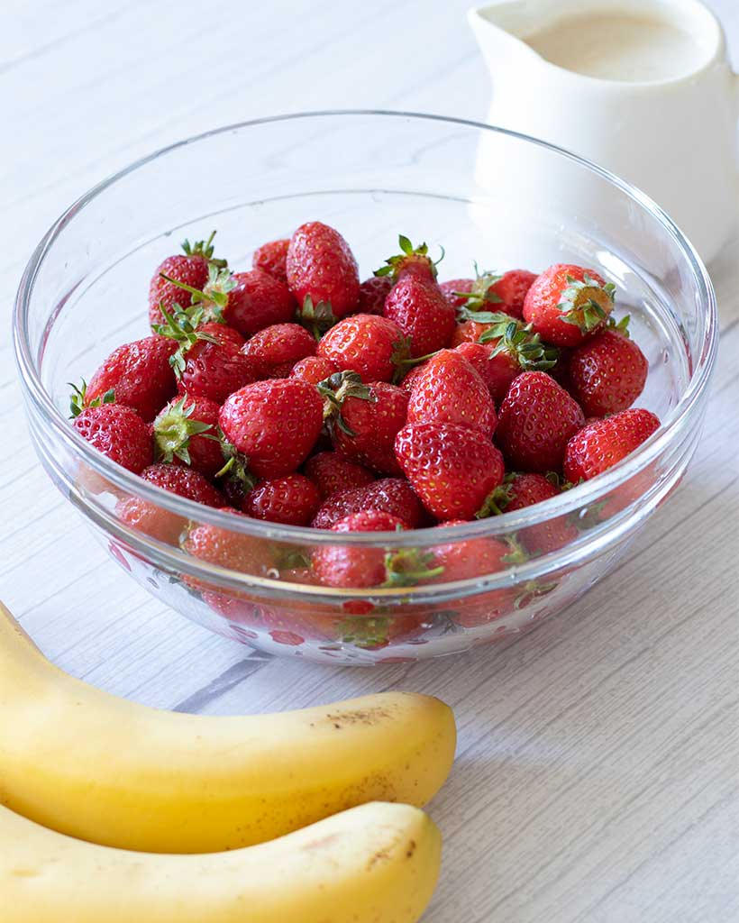 Strawberry banana smoothie ingredients