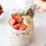 Make ahead vegan strawberry overnight oats. Best filling meal prep with no cooking required.