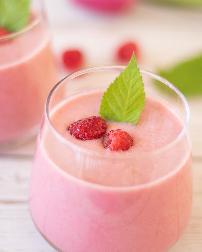 Low calorie vegan recipe for a raspberry smoothie for kids and toddlers. Gluten-free and dairy-free option that is kid friendly.