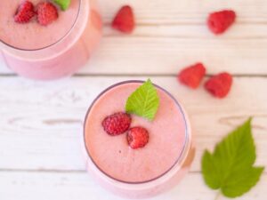 Easy recipe for a raspberry smoothie