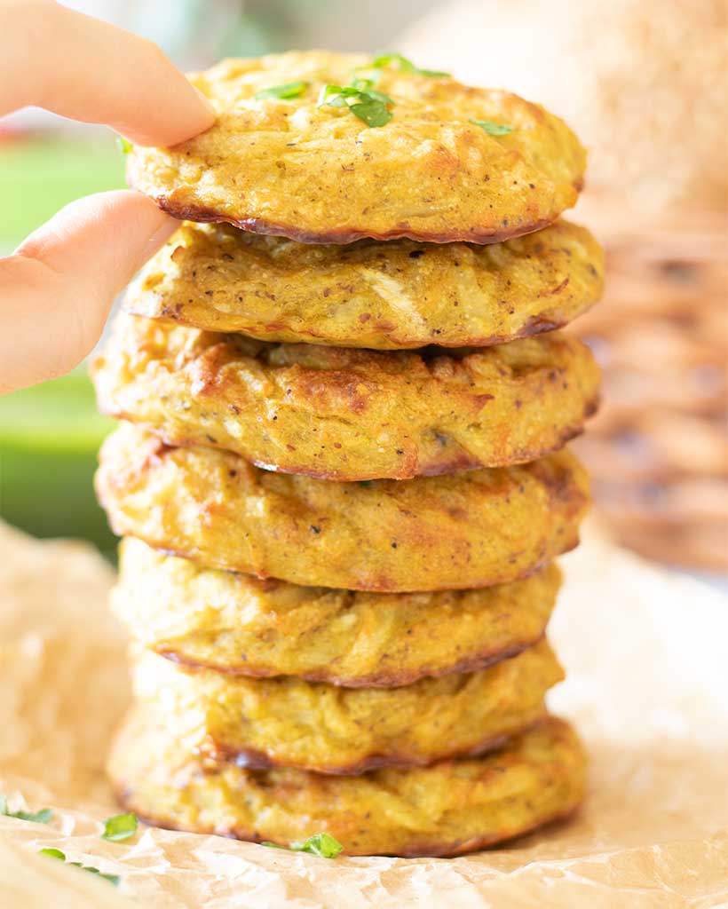 Quick and easy meal prep for party or guests, golden potato fritters (latkes)