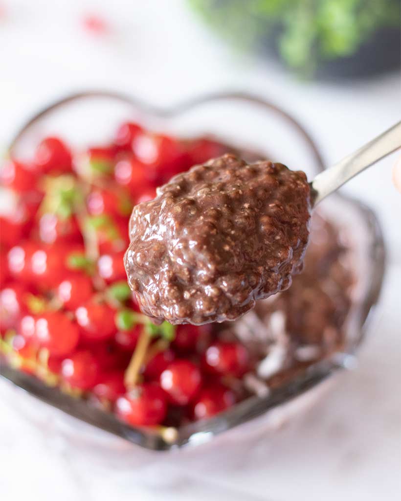 Vegan, gluten-free chia pudding breakfast idea for busy moms and kids