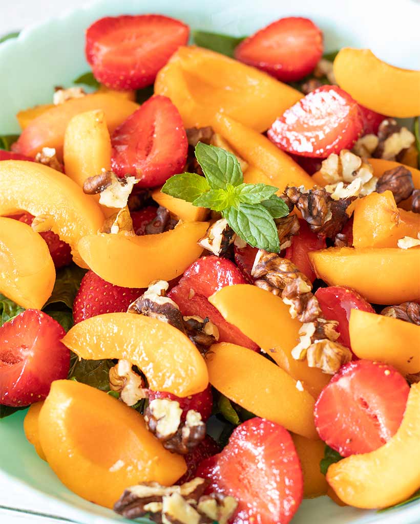 Quick vegetarian fresh fruit bowl 