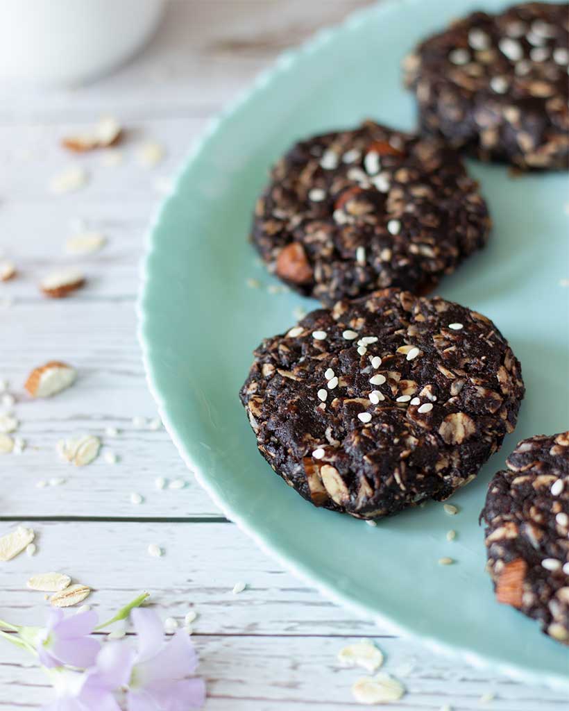 Vegan no bake tahini cookies without sugar. Weight-loss friendly dessert or snack.