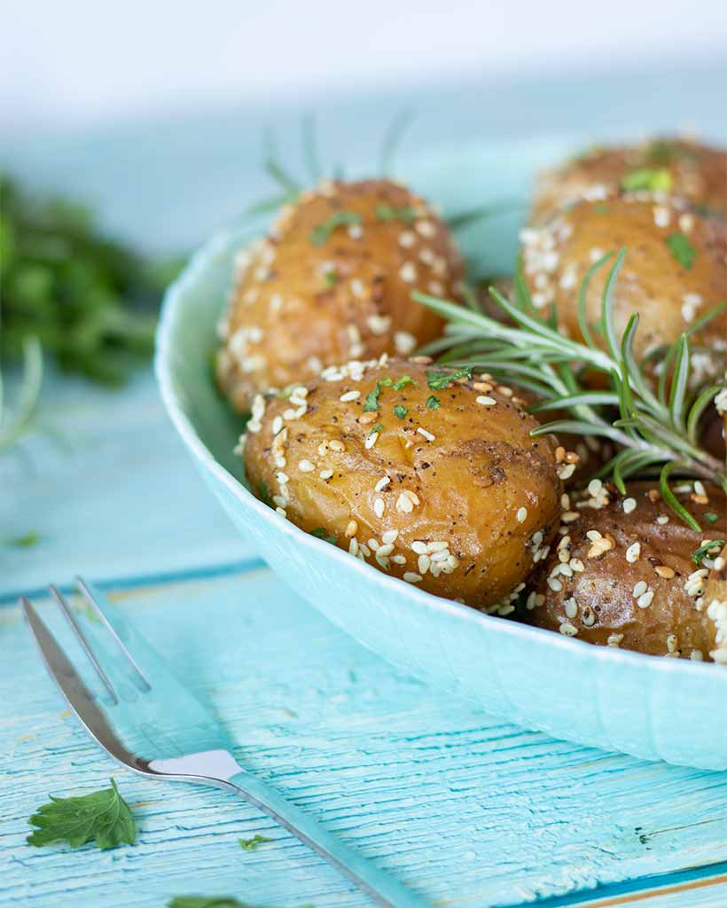 Recipe for roasted baby potatoes in oven. Easy and healthy side dish for dinner or lunch. Easy and healthy light, plant based meal prep.