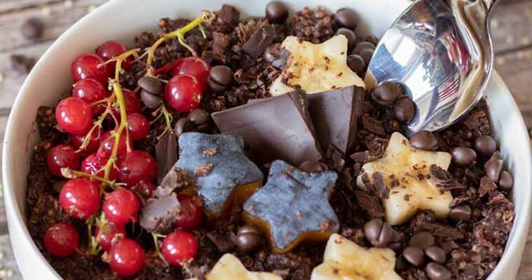 Vegan Chocolate Quinoa Breakfast Bowl (Tastes like a Dessert!)