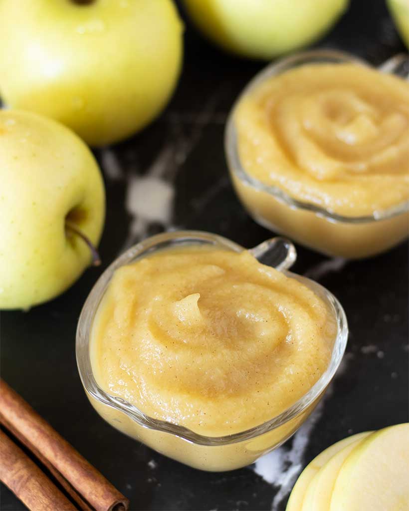 Applesauce recipe - easy homemade apple puree (no sugar added).