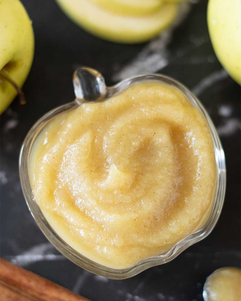 Creamy and smooth apple sauce with Golden Delicious Apples