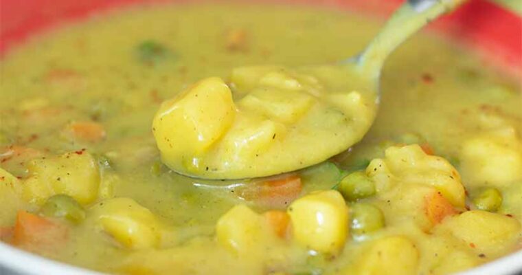 Creamy Vegan Potato Soup Recipe (Quick 1 Pot Meal)