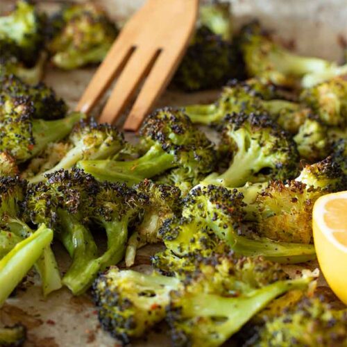 Roasted broccoli recipe in oven for easy and quick vegan side dish