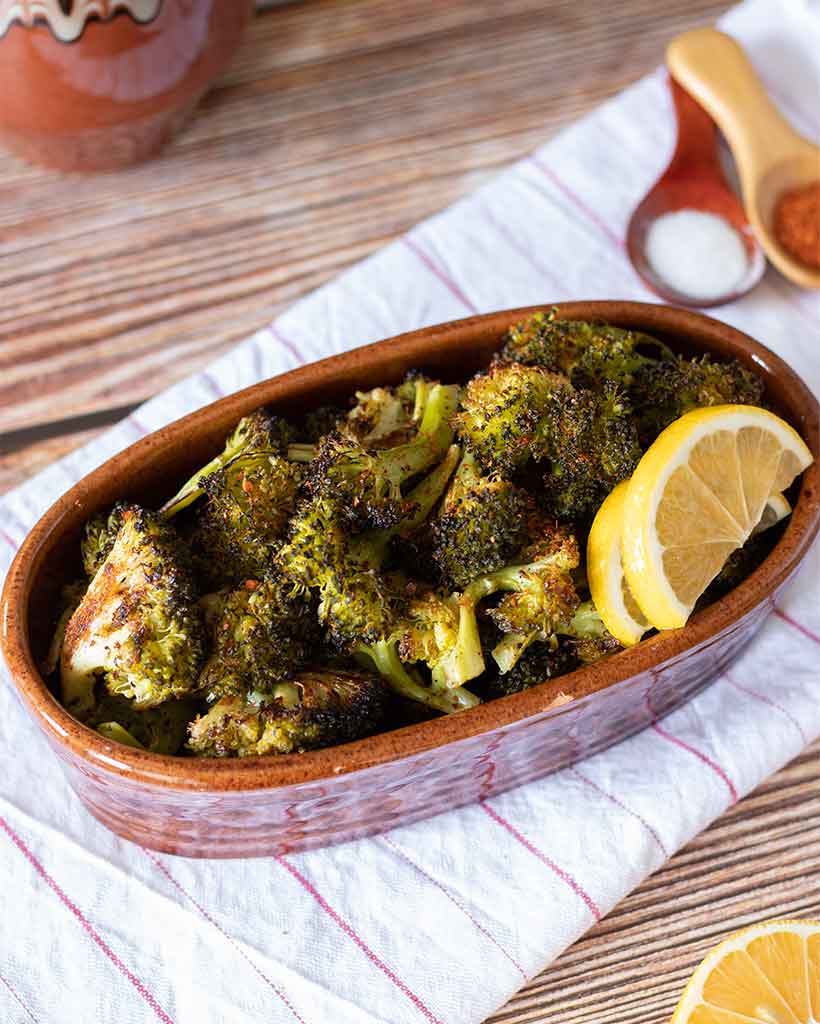 Easy and healthy vegan, plant based side dish - oven roasted broccoli 