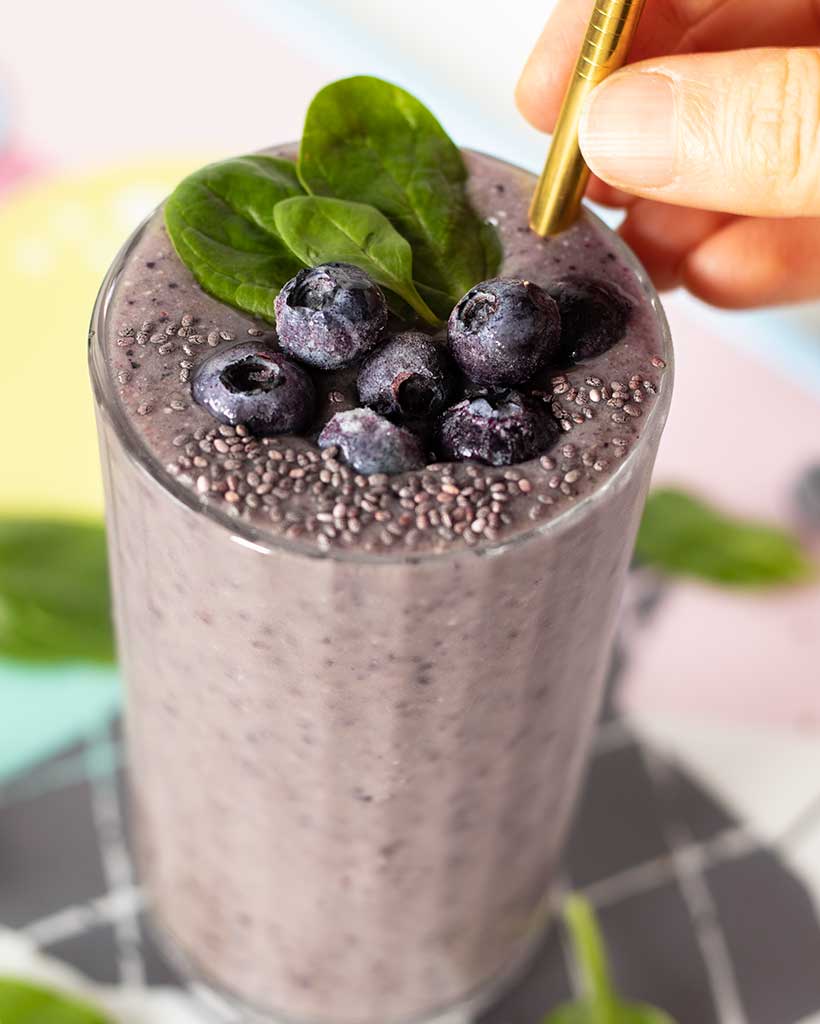 Quick and easy vegan blueberry smoothie to lose weight and boost your energy. Dairy-free and naturally sweetened plant-based drink for breakfast, brunch, post workout snack, or dessert.