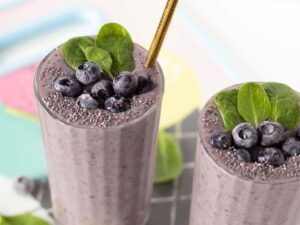 Creamy blueberry smoothie (no yogurt) for morning low calorie breakfast.