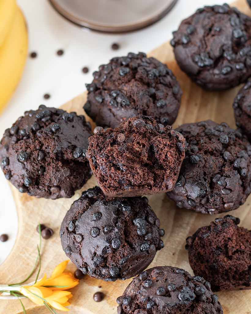 Easy and healthy vegan breakfast muffins make without sugar, eggs, butter, and milk.