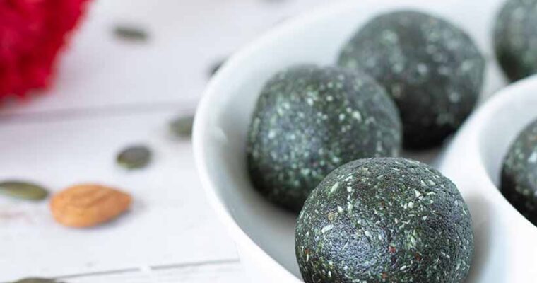 Superfood Spirulina Energy Balls (Refined Sugar-Free!)