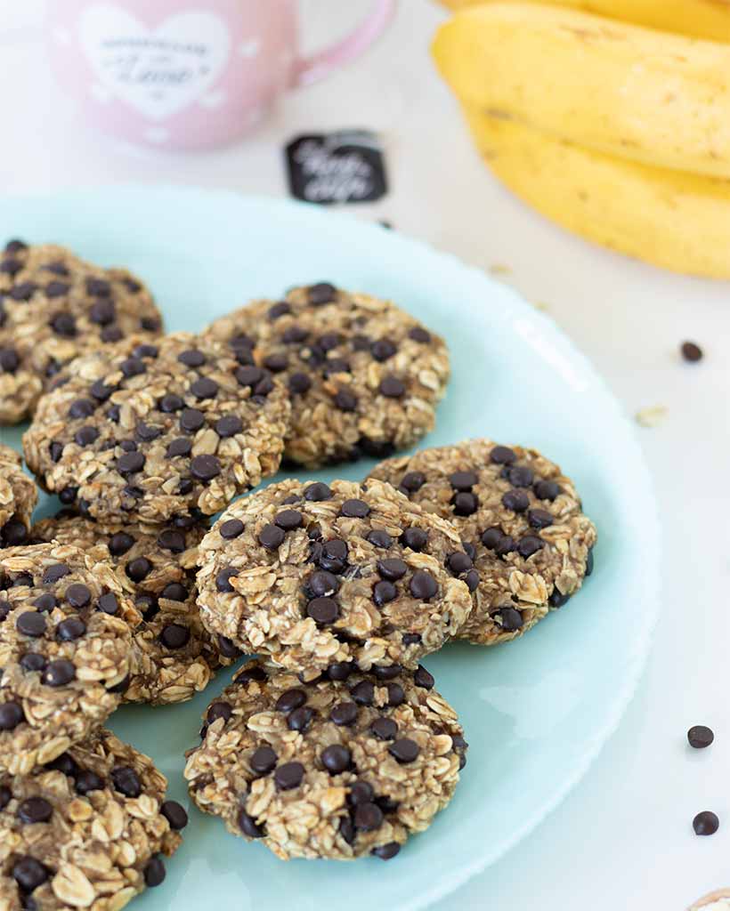 Chewy healthy vegan banana oatmeal cookies for breakfast or dessert (no-eggs, no flour, no oil, no sugar recipe)