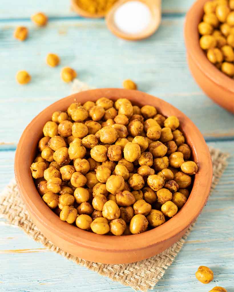 Crispy spice roasted chickpeas in oven