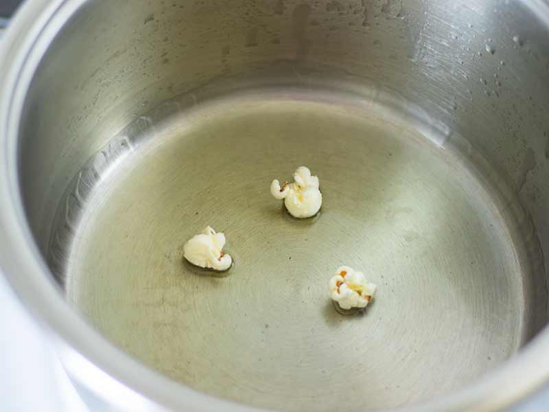 How to Make Stovetop Popcorn In Pot With Olive Oil - Go Eat Green