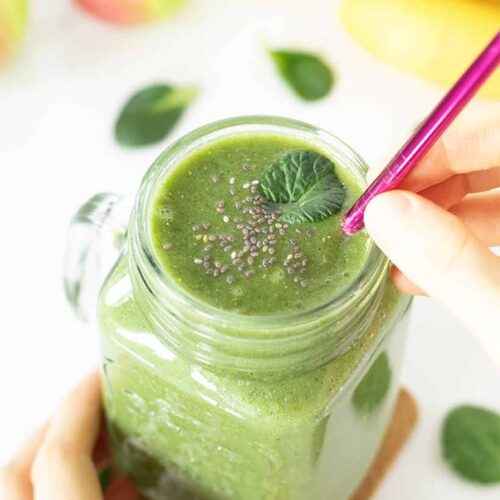 Recipe for spinach smoothie without yogurt for morning breakfast or healthy vegan snack.