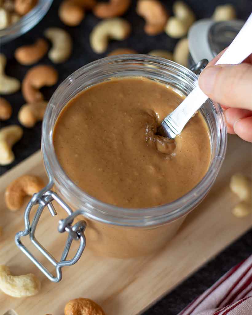 Vegan recipe for cashew butter. Oil-free nut spread in a jar.