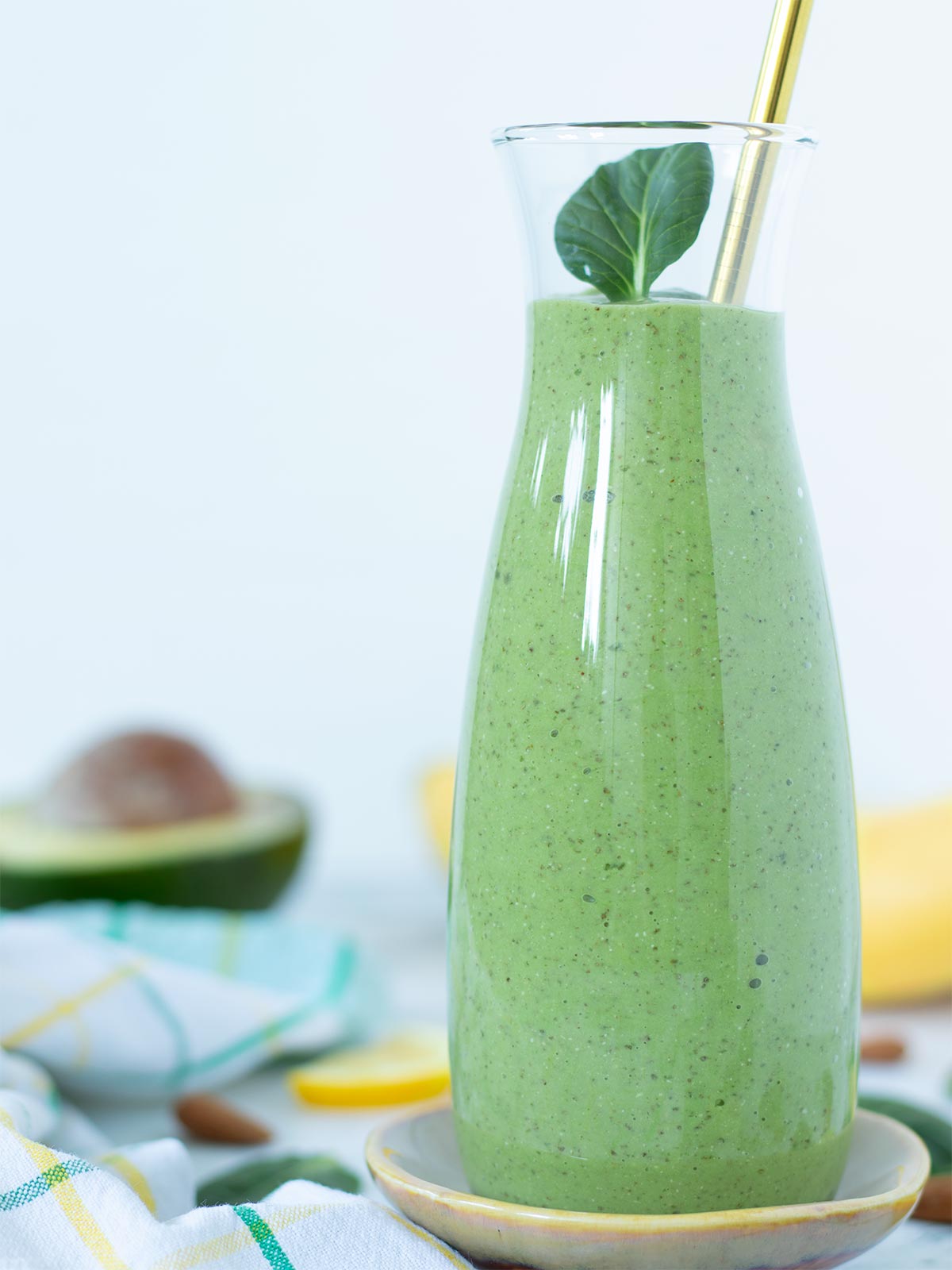 Green detox morning avocado smoothie for weight loss