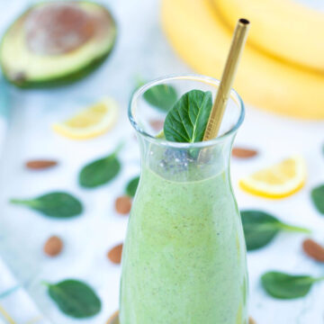 Avocado banana spinach smoothie for weight loss and fat burning