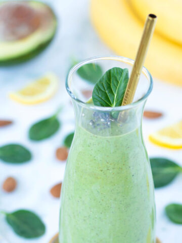 Avocado banana spinach smoothie for weight loss and fat burning