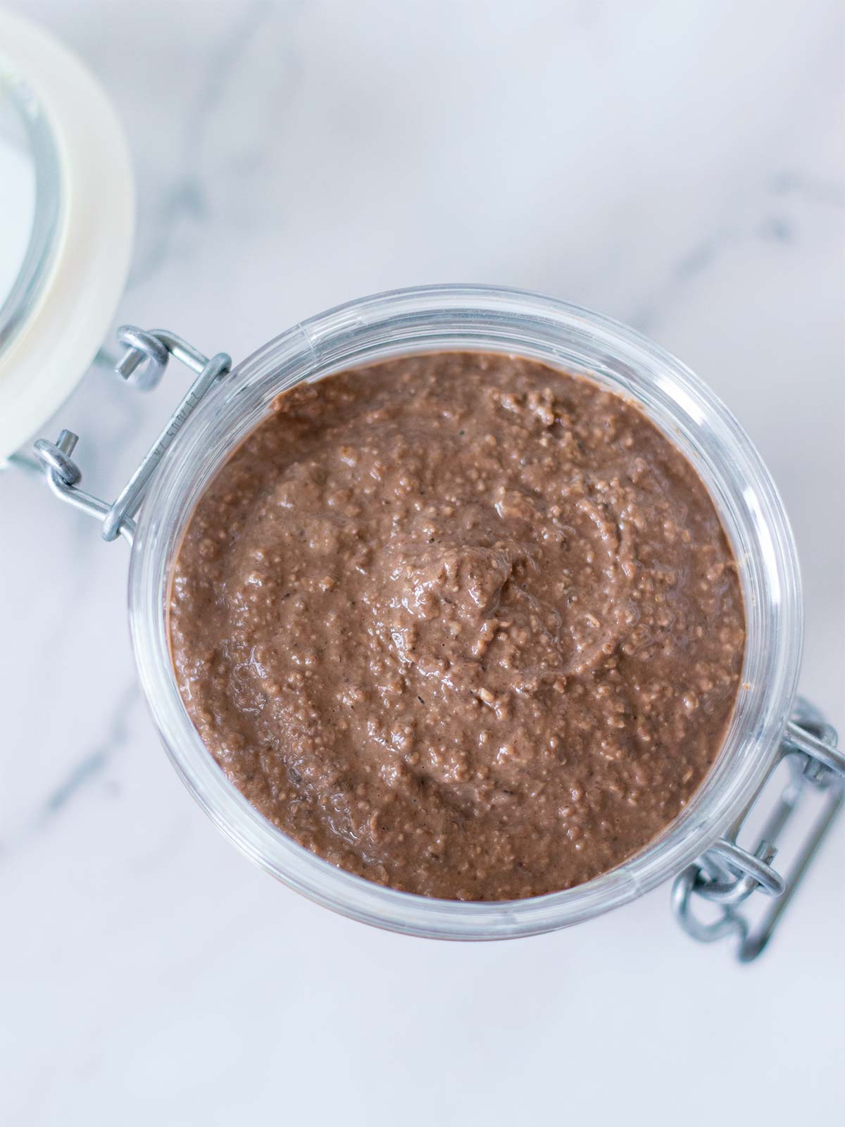 High protein vegan chocolate blended overnight oats without banana and yogurt in a jar