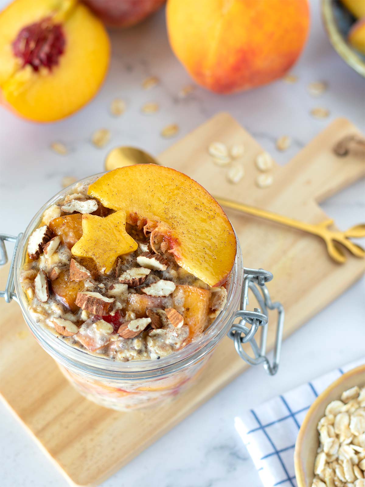 Peach overnight oats topped with fresh peach slices and chopped almonds.