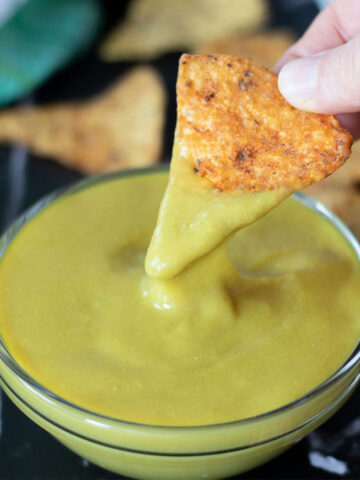 Nooch sauce (vegan cheese sauce made with nutritional yeast, oat milk, and tapioca flour) without cashews.