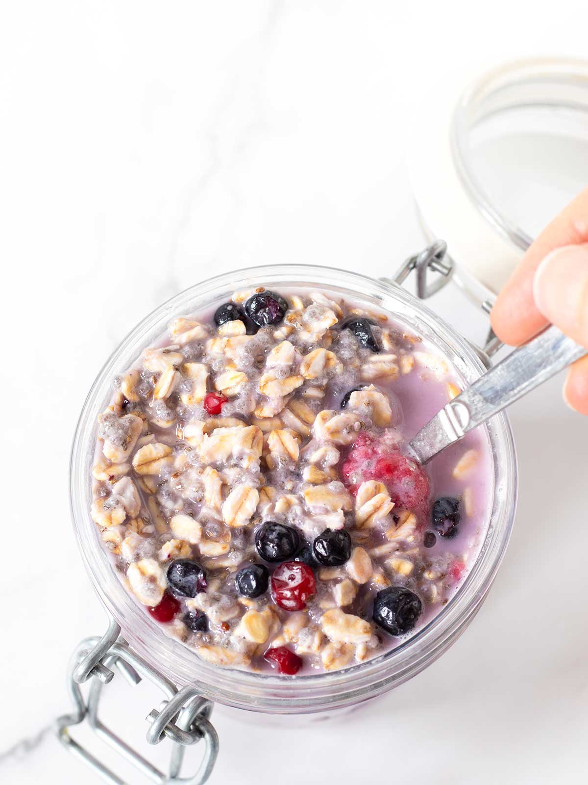 Frozen berries overnight oats meal prep.