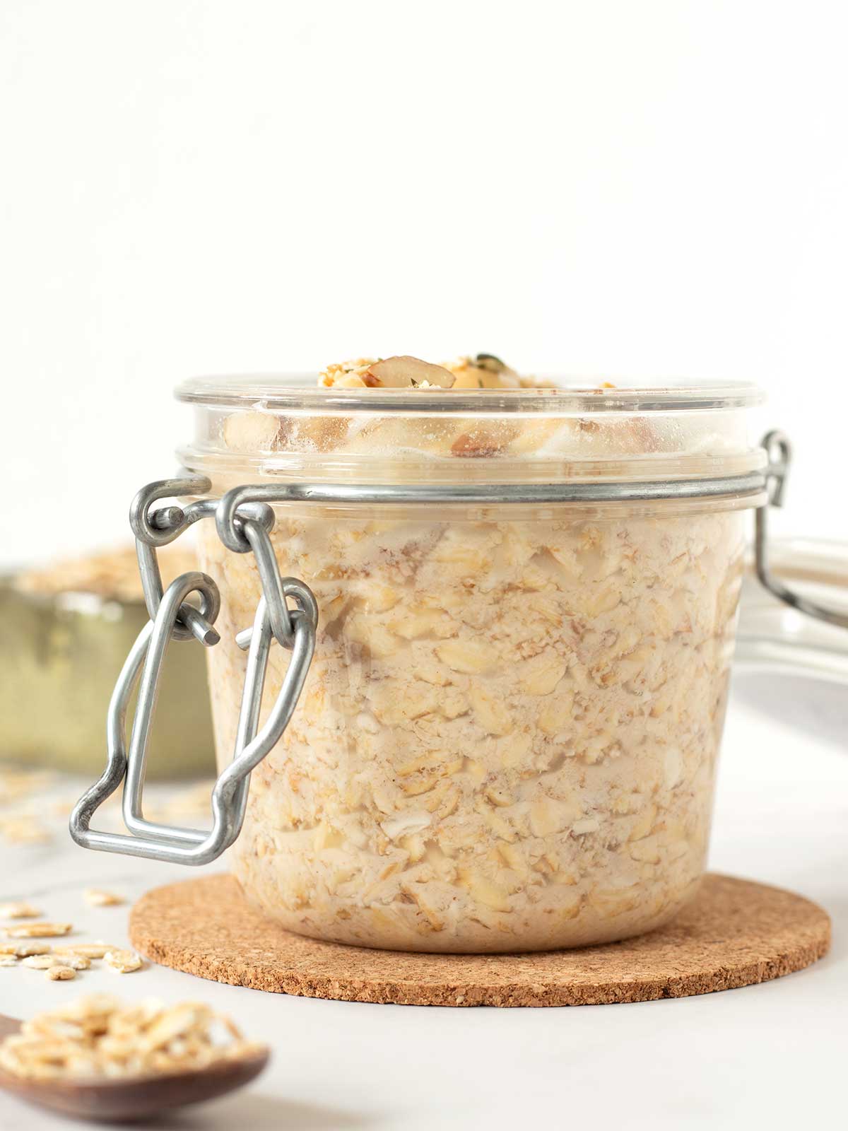 Vegan peanut butter overnight oats (no chia seeds or yogurt).