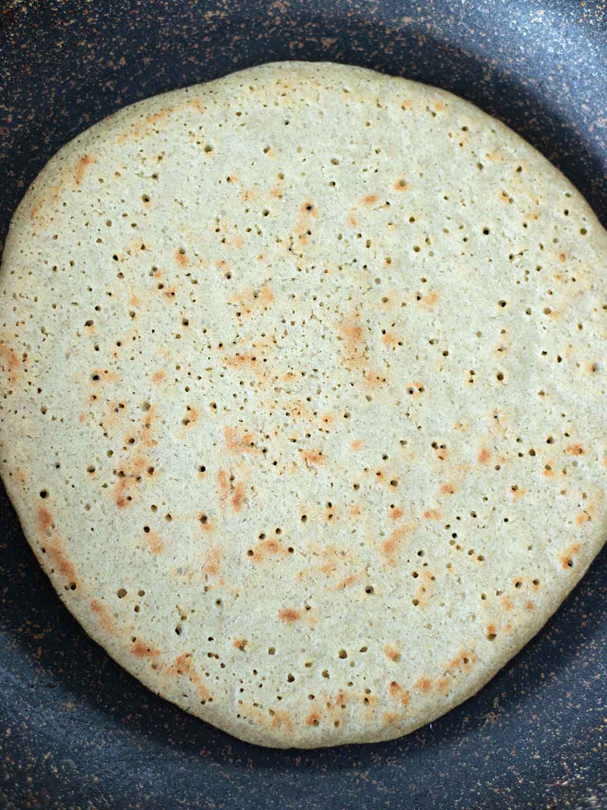 Cooking quinoa tortilla without flour or baking powder.