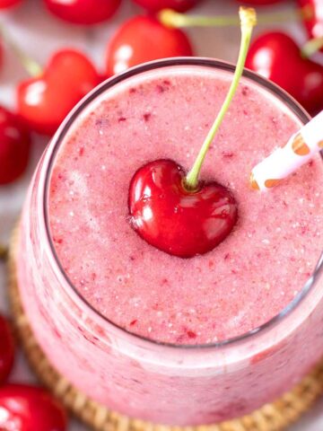 Cherry pineapple smoothie without yogurt (no banana).