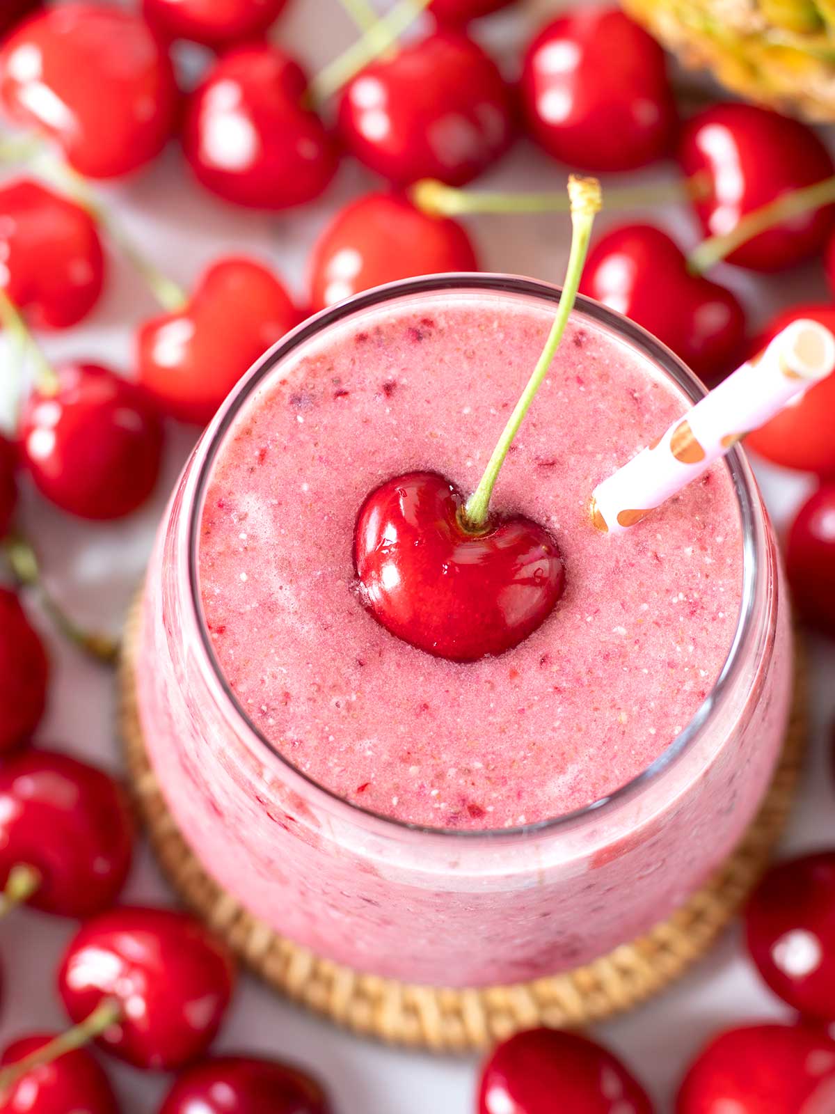 Cherry pineapple smoothie without yogurt (no banana).