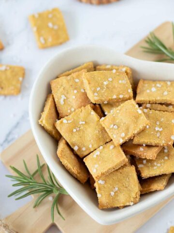 Healthy chickpea flour crackers (vegan and gluten-free high protein snack).