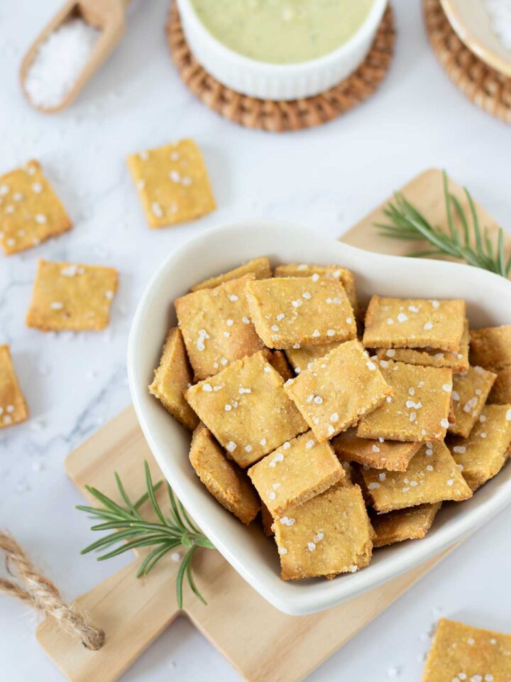 High-protein chickpea flour crackers (vegan and gluten-free).