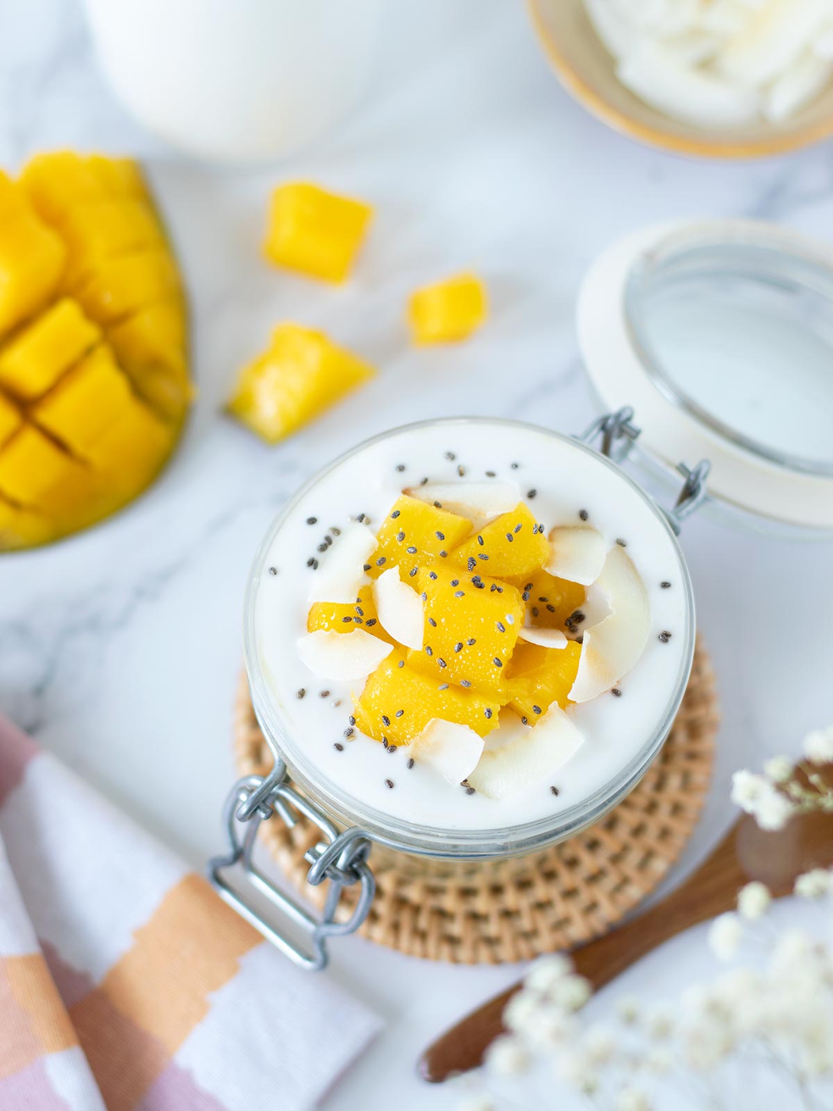 Mango overnight oats without yogurt.