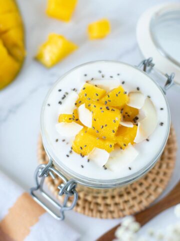 Mango overnight oats without yogurt.