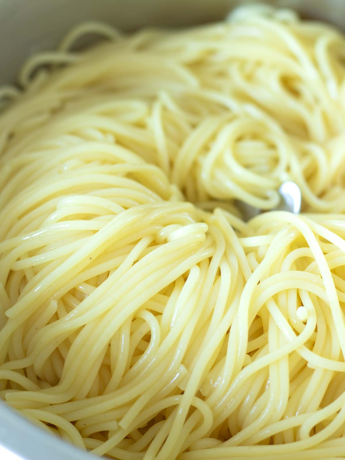 Cooking vegan spaghetti al dente.