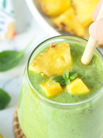 Green mango pineapple spinach smoothie (no yogurt).